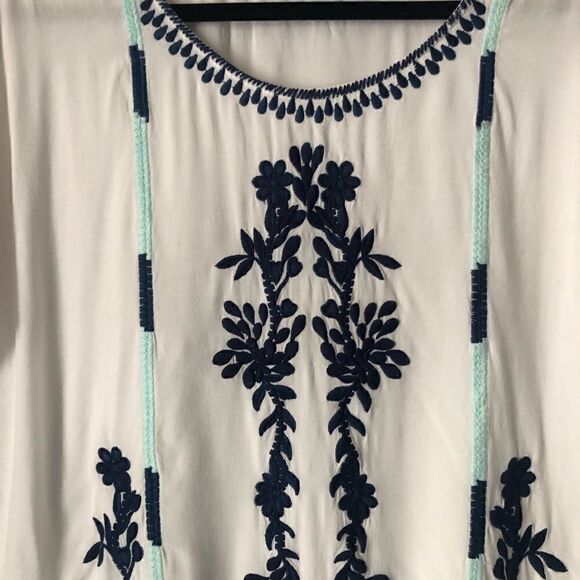 Solitaire Swim white tunic with two tone embroidered floral front - Picture 7 of 8